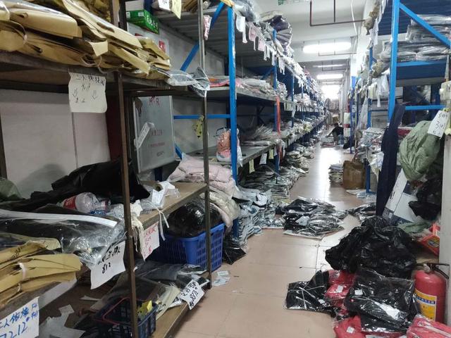 廣州石井10000平方服裝批發(fā)倉(cāng)庫(kù) 高效展示與服飾批發(fā)新體驗(yàn)