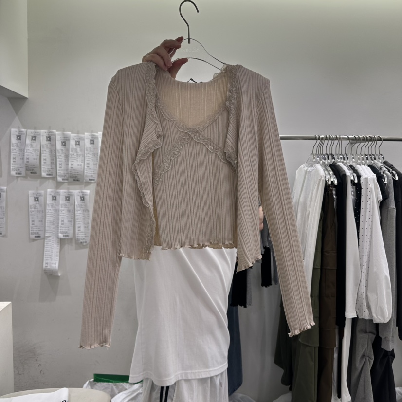 服裝服飾批發(fā)行業(yè)的機(jī)遇與挑戰(zhàn) 解析編號(hào)250813-0366背后的市場(chǎng)趨勢(shì)